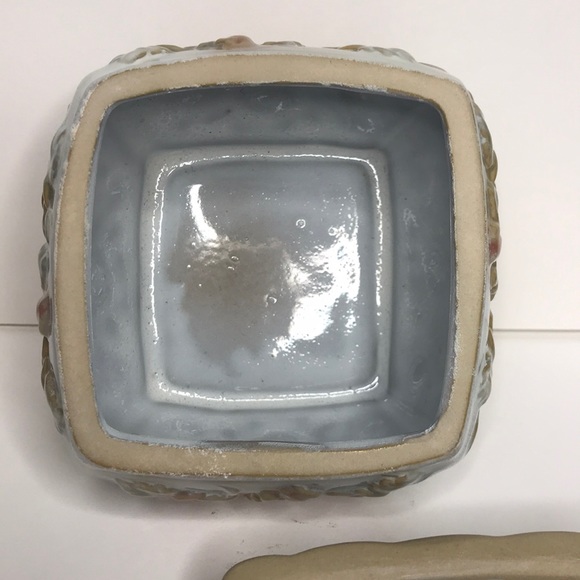 Ceramic Raised Roses 🌹 Trinket Box with Lid - Picture 6 of 7